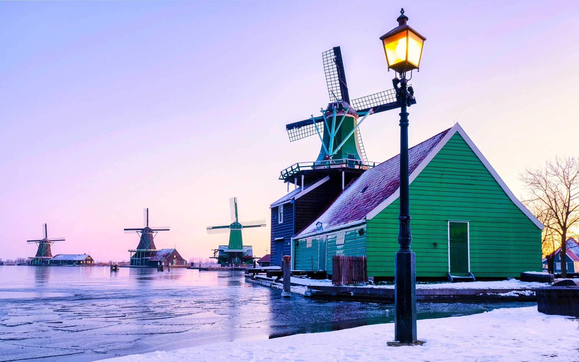 Marken, Volendam & Zaanse Schans — Ontdek het authentieke Nederland: pittoreske vissersdorpen, historische windmolens en ambachtelijke kaasproductie met privé chauffeur.